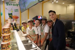 Potato Corner ฟีเว่อร์ ชาวนครสวรรค์ แห่อุดหนุนธุรกิจ “พีช-พชร” ต่อคิวซื้อเฟรนช์ฟรายส์