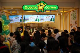 Potato Corner ฟีเว่อร์ ชาวนครสวรรค์ แห่อุดหนุนธุรกิจ “พีช-พชร” ต่อคิวซื้อเฟรนช์ฟรายส์