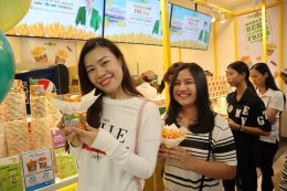 Potato Corner ฟีเว่อร์ ชาวนครสวรรค์ แห่อุดหนุนธุรกิจ “พีช-พชร” ต่อคิวซื้อเฟรนช์ฟรายส์