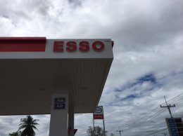 Esso Fracia หลังคาคลุมปั๊มน้ำมัน