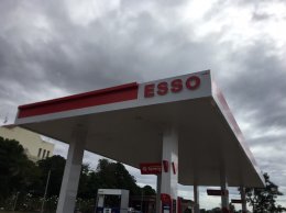 Esso Fracia หลังคาคลุมปั๊มน้ำมัน