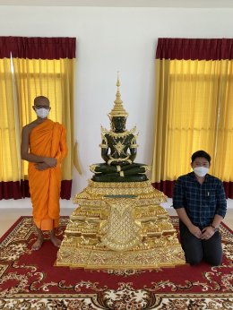 พระแก้วมรกต จำลอง เปลี่ยนเครื่องทรงได้ ขนาดเท่าคนจริง  หน้าตัก 30 นิ้ว จาก บุญทองรัตนะ