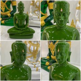 พระแก้วมรกต จำลอง เปลี่ยนเครื่องทรงได้ ขนาดเท่าคนจริง  หน้าตัก 30 นิ้ว จาก บุญทองรัตนะ