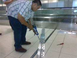 รูปติดตั้ง Floor Expansion Joint ชนิด Metal + Flexible insert @ Suvarnabhumi Airport