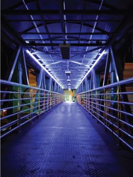 ซุ้มสะพานลอยพร้อมไฟประดับ