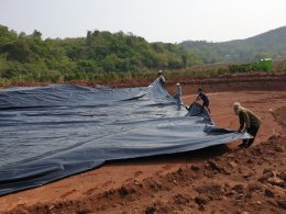 พลาสติก LDPE ปูสระน้ำ สำหรับจัดสวนในพื้นที่หมู่บ้านจัดสรร