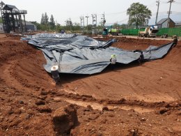 พลาสติก LDPE ปูสระน้ำ สำหรับจัดสวนในพื้นที่หมู่บ้านจัดสรร
