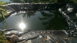 บ่อน้ำปูผืนพลาสติก LDPE บนเนินเขา ณ เนิน 491