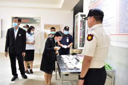 เยี่ยมชมการดำเนินภารกิจด้านการควบคุมและการฝึกวิชาชีพผู้ต้องขัง เพื่อเป็นการเผยแพร่และประชาสัมพันธ์การปฏิบัติต่อผู้ต้องขัง 