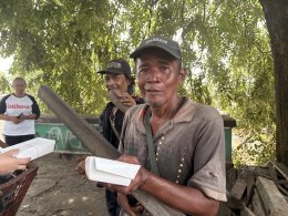 PT PSP Berbagi Makanan untuk Tunawisma di Manggarai dan Jatinegara