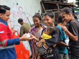Aksi Sosial PT PSP Bagikan Makan Siang Gratis untuk Pengemis dan Tunawisma