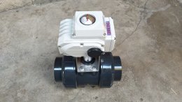 บอลวาล์ว UPVC ประกอบหัวขับวาล์วไฟฟ้า