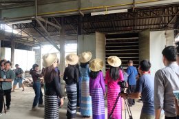 ลำไยถุงทอง ร่วมต้อนรับ 25 สาวงามธิดาลำพูน 2560
