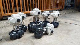บอลวาล์ว UPVC ประกอบหัวขับวาล์วไฟฟ้า