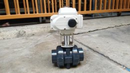 บอลวาล์ว UPVC ประกอบหัวขับวาล์วไฟฟ้า