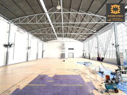 เบาะหุ้มเสากันกระแทก ภายในโรงยิม โรงเรียนนานาชาติ