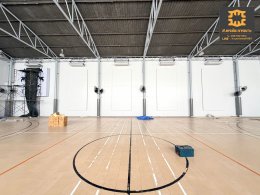 เบาะหุ้มเสากันกระแทก ภายในโรงยิม โรงเรียนนานาชาติ