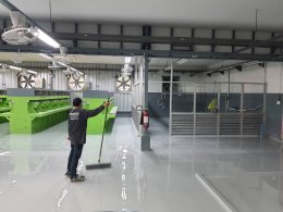 งานพื้น Epoxy self-leveling ที่สวย เงางาม ไร้รอยต่อ