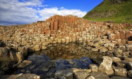 ตำนานทางเดินยักษ์ Giant's Causeway ไอร์แลนด์เหนือ แท่งหินสมมาตรมหัศจรรย์ริมชายฝั่ง