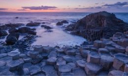 ตำนานทางเดินยักษ์ Giant's Causeway ไอร์แลนด์เหนือ แท่งหินสมมาตรมหัศจรรย์ริมชายฝั่ง