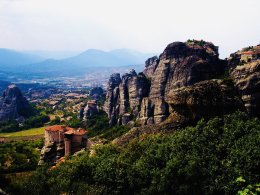 Meteora-Greece โขดหินขนาดมหึมาเหล่านี้ มีภูมิทัศน์ตระการตา