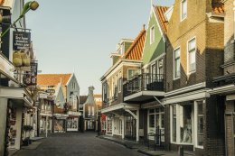 Volendam-Netherlands โรงประมูลปลาในอดีตที่มีความสวยงาม