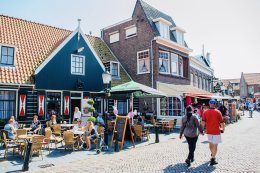 Volendam-Netherlands โรงประมูลปลาในอดีตที่มีความสวยงาม