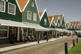 Volendam-Netherlands โรงประมูลปลาในอดีตที่มีความสวยงาม