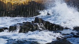 Giant's Causeway-Ireland เป็นสถานที่ๆมีหินที่หลากหลาย