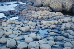 Giant's Causeway-Ireland เป็นสถานที่ๆมีหินที่หลากหลาย