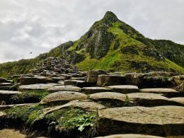 Giant's Causeway-Ireland เป็นสถานที่ๆมีหินที่หลากหลาย