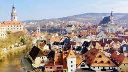 Cesky Krumlov-Czech เป็นเมืองเล็กๆที่มีแม่น้ำไหลผ่าน