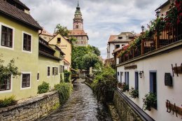 Cesky Krumlov-Czech เป็นเมืองเล็กๆที่มีแม่น้ำไหลผ่าน