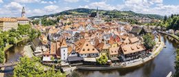 Cesky Krumlov-Czech เป็นเมืองเล็กๆที่มีแม่น้ำไหลผ่าน