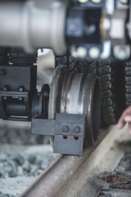 HI-RAIL VEHICLE