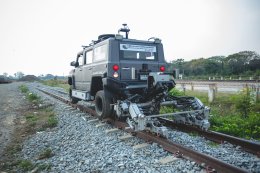 HI-RAIL VEHICLE