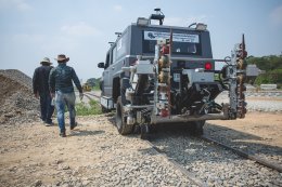 Running the test!!! The rail inspection vehicle (Hirail)