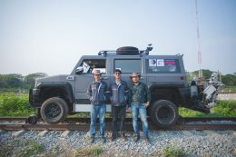 Running the test!!! The rail inspection vehicle (Hirail)