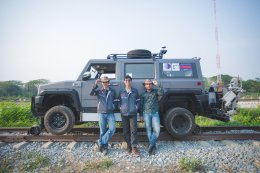 Running the test!!! The rail inspection vehicle (Hirail)