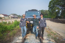 Running the test!!! The rail inspection vehicle (Hirail)