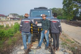 Running the test!!! The rail inspection vehicle (Hirail)