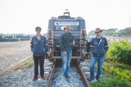 Running the test!!! The rail inspection vehicle (Hirail)