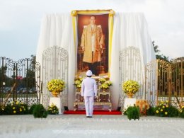 ชาวระนองจุดเทียนรำลึกคิดถึงพ่อ