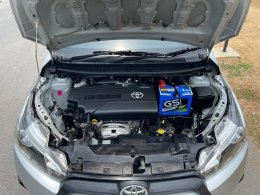 2014 Toyota Yaris Hatchback สีเทา