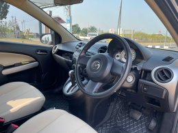  2012 MAZDA2 4DOR เครื่อง 1.5 GROOVE AUTO สีเทาดำ