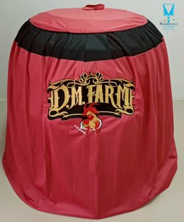 ขอบพระคุณ D.M. Farm  มุ้งไก่ชน ตัดเย็บด้วยผ้าสีเดียวทั้งหลัง เย็บผ้าทับหูแขวนไม่หลุดง่ายl เย็บเก็บชายมุ้ง  พรมรองสุ่มไก่เย็บขอบอย่างดีพร้อมปักโลโก้ ️ จัดส่งฟรี ไม่มีปลายทางค่ะ  มีบริการปักชื่อ และโลโก้ ออกแบบฟรี สนใจสอบถามเพิ่มเติม  https://line.me/ti/p/V