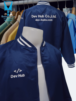 ขอบพระคุณ Dev Hub Co.,Ltd. เสื้อแจ็คเก็ตทรงเบสบอล เนื้อผ้าไมโครพีช เนื้อนุ่มเบาสัมผัสสบายไม่ยับง่าย ไม่ระคายเคือง มีกระเป๋าข้างซ้าย-ขวา ใส่แล้วไม่ร้อน บริการปักเสื้อ พร้อมออกแบบ ไม่มีขั้นต่ำ สนใจสอบถามเพิ่มเติม  https://line.me/ti/p/VJeTnWFnQS  www.sawasd