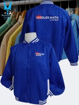 ขอบพระคุณ Oodles Math by I CAN READ เสื้อแจ็คเก็ตทรงเบสบอลสีน้ำเงิน เนื้อผ้าไมโครพีช เนื้อนุ่มเบาสัมผัสสบายไม่ยับง่าย ไม่ระคายเคือง มีกระเป๋าข้างซ้าย-ขวา ใส่แล้วไม่ร้อน บริการปักเสื้อ พร้อมออกแบบ ไม่มีขั้นต่ำ สนใจสอบถามเพิ่มเติม  https://line.me/ti/p/VJeT