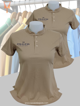 เสื้อโปโลคอจีนพร้อมรับปักโลโก้และชื่อ Plus ความนุ่ม เพิ่มความสบาย  ผ้า Micro Plus + (ไมโคร พลัส) เส้นใยเล็ก ละเอียดเรียงตัวสวย ด้วยโพลีเอสเตอร์ผสมไมโครไฟเบอร์ เกรด A ทำให้ผ้านุ่ม เนียน ละเอียด คงทน ใส่เย็นสบาย ระบายอากาศได้ดี พร้อมโครงสร้างของผ้าในขั้นตอน