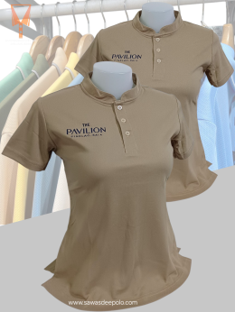 เสื้อโปโลคอจีนพร้อมรับปักโลโก้และชื่อ Plus ความนุ่ม เพิ่มความสบาย  ผ้า Micro Plus + (ไมโคร พลัส) เส้นใยเล็ก ละเอียดเรียงตัวสวย ด้วยโพลีเอสเตอร์ผสมไมโครไฟเบอร์ เกรด A ทำให้ผ้านุ่ม เนียน ละเอียด คงทน ใส่เย็นสบาย ระบายอากาศได้ดี พร้อมโครงสร้างของผ้าในขั้นตอน
